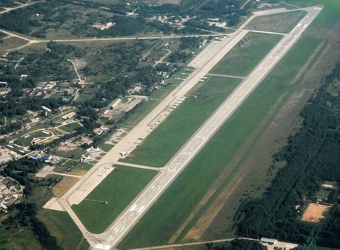 看世界/白俄罗斯总统访中国前夕 空军基地106亿俄A-50侦察机被炸毁