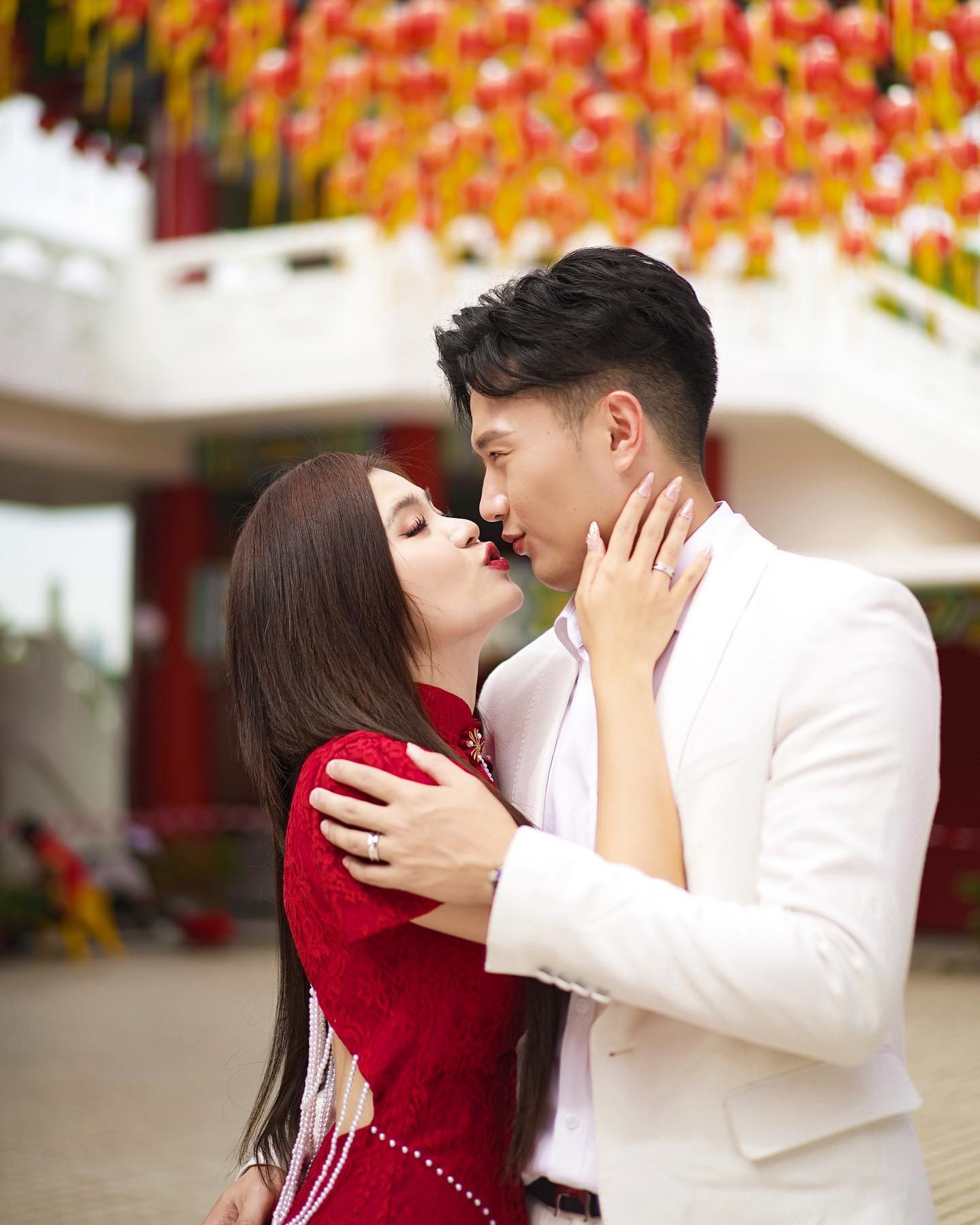 碰姐升格当人妻 暗喻3月办婚礼