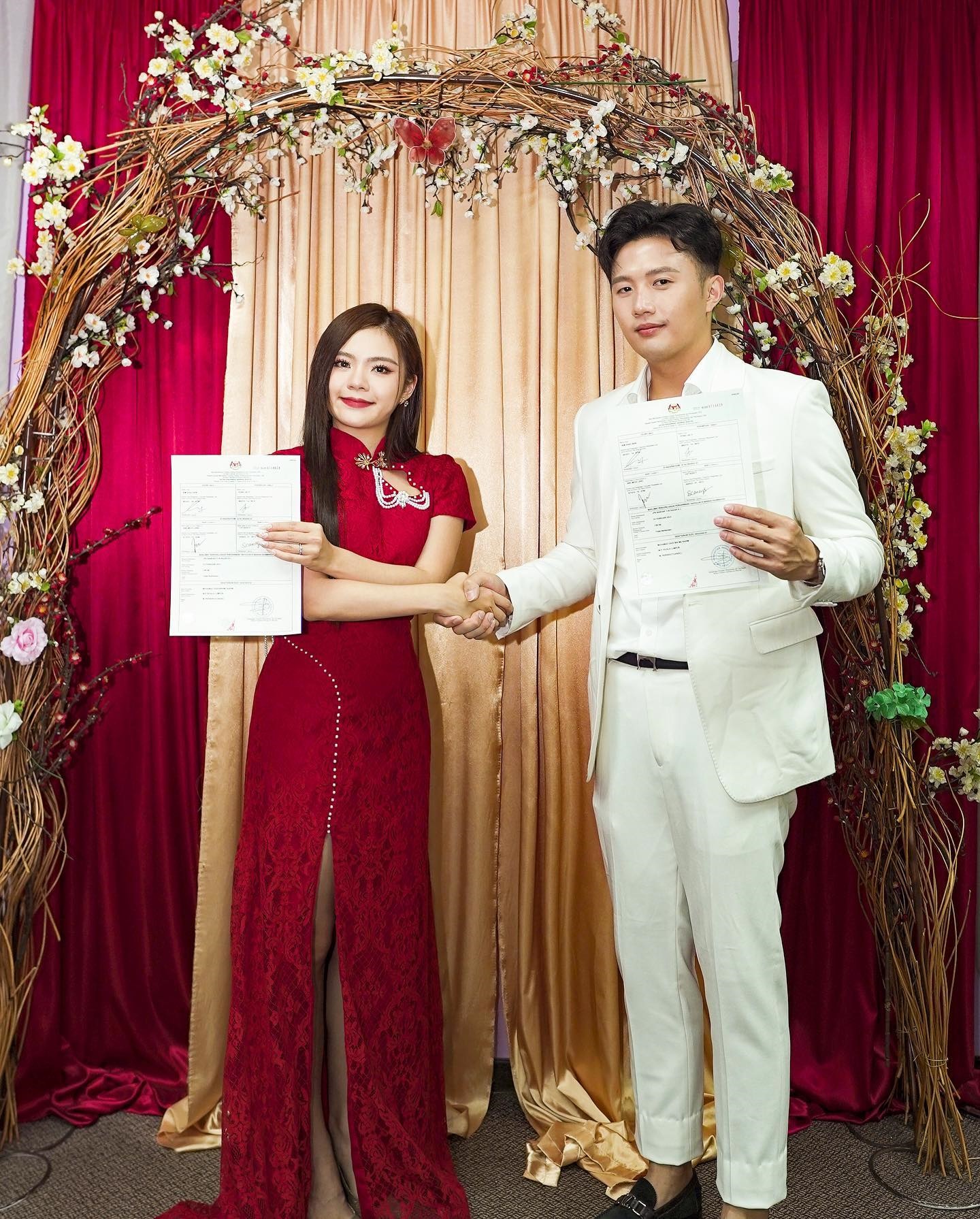 碰姐升格当人妻 暗喻3月办婚礼