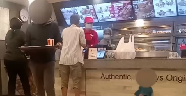 社会实验|看见老人没钱买东西吃 你会帮他吗?