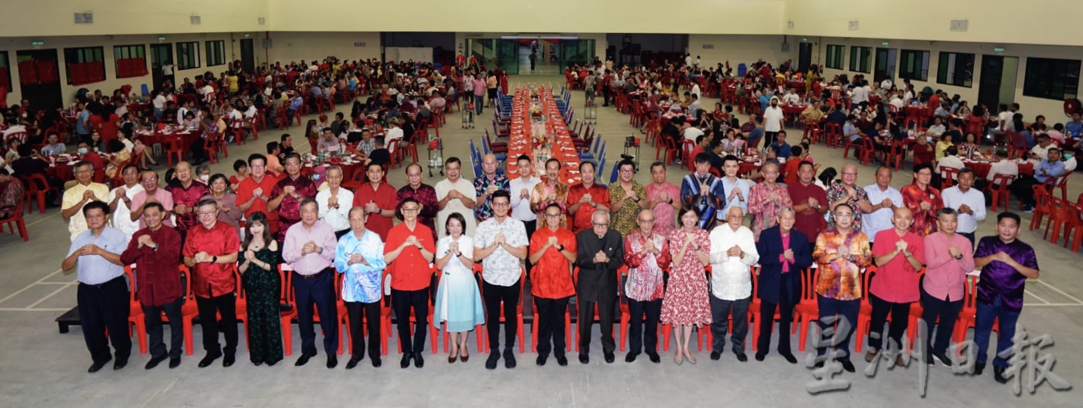 社区学校/响应深斋筹募建设基⾦ 胡万铎家族捐100万