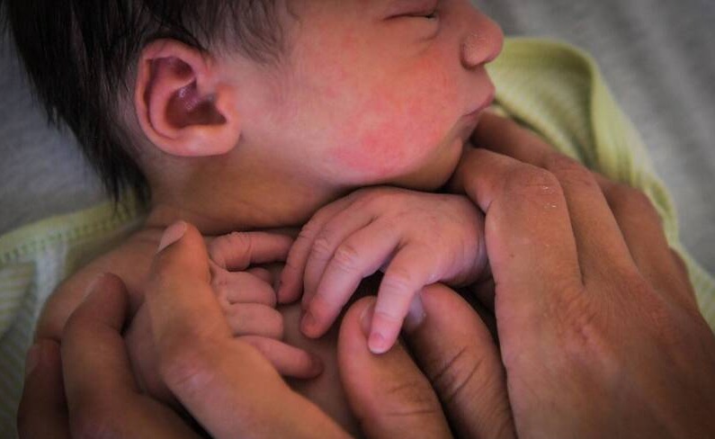 社区孩子长得太像!经查发现怪男假名捐精生下60童