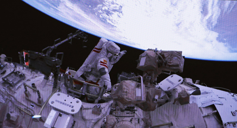 神舟十五号航天员完成首次出舱所有既定任务 