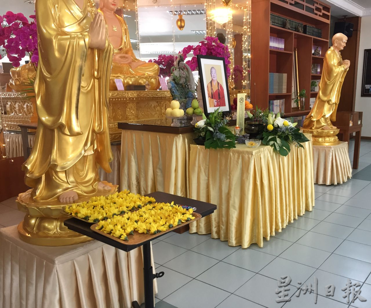 缅怀星云大师 信众到怡保禅净中心献花