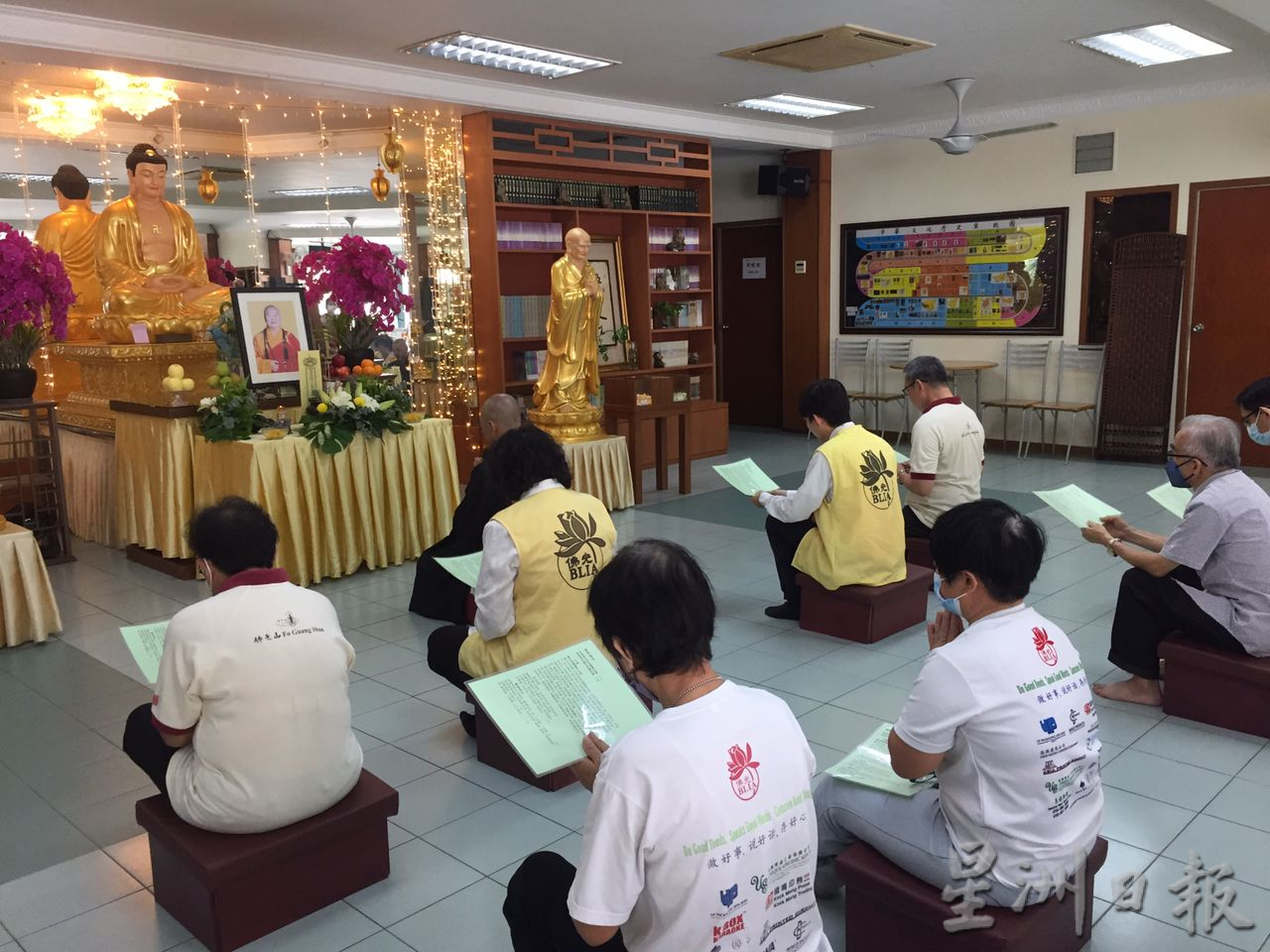 缅怀星云大师 信众到怡保禅净中心献花
