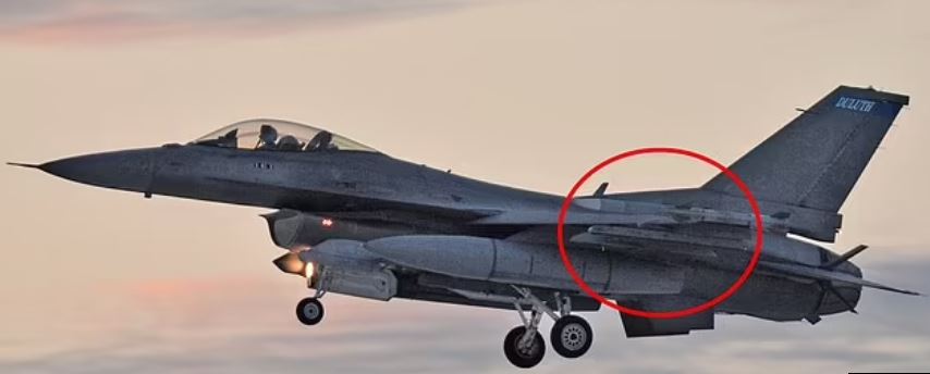 美F-16第一发没射中不明物!174万瞬间飞了