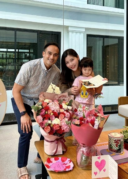 老公送双份情人节礼物!陈雪铃与女儿都有份