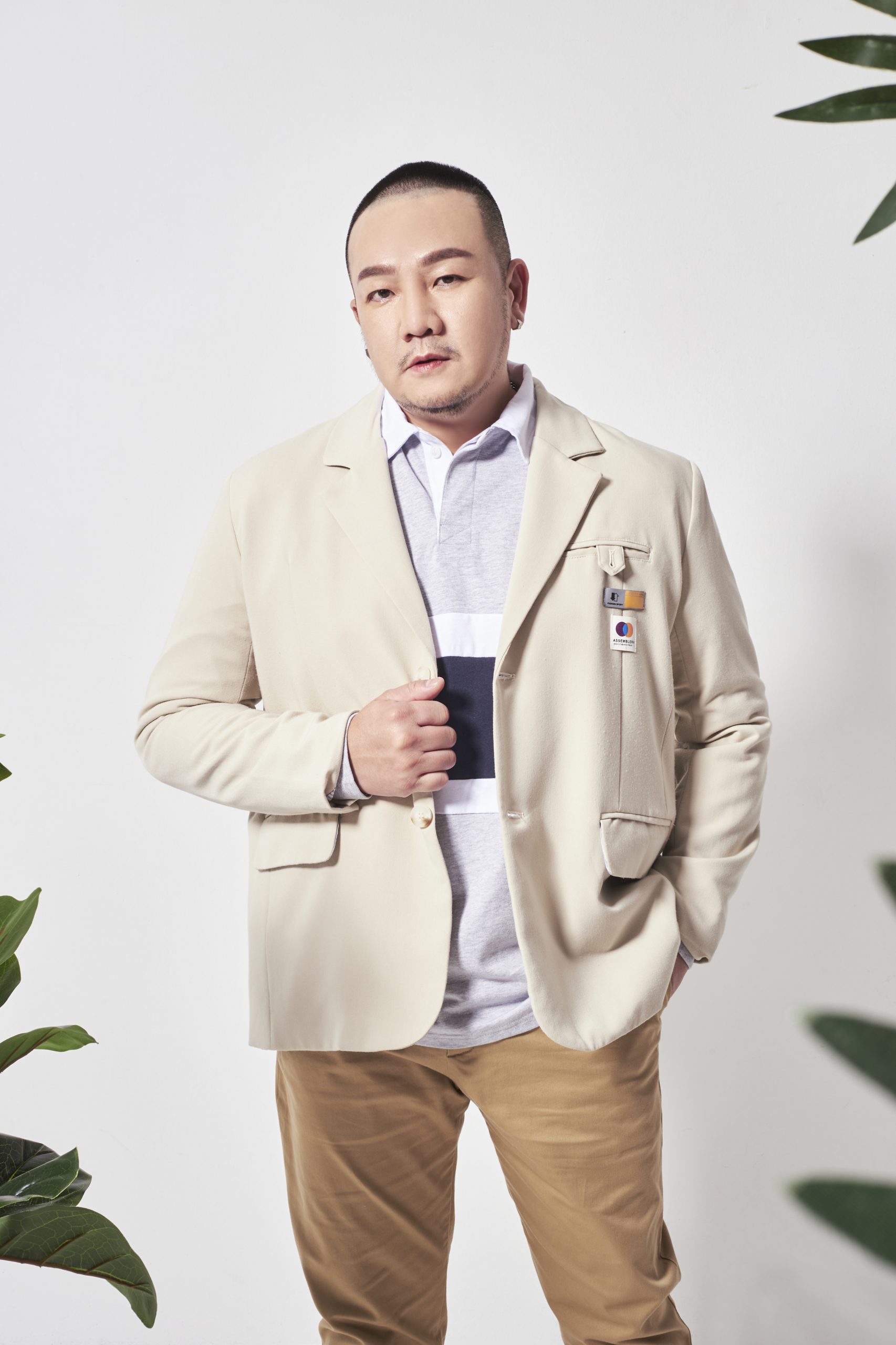 苏盈之甩偶包演妈妈 梁祖仪拍大尺度激吻戏