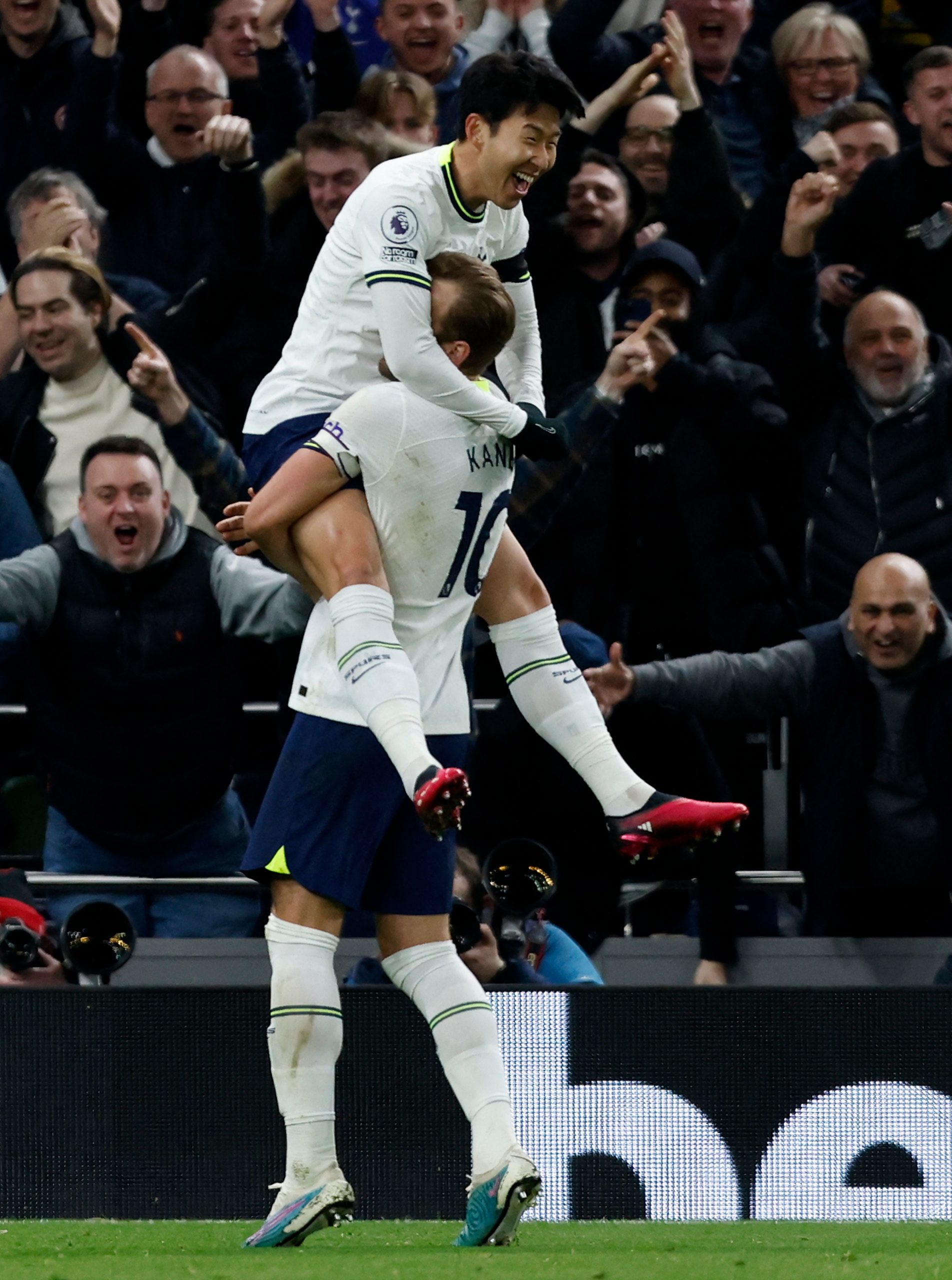 英超|“猎狐”主场17场不败 红魔跻身争冠行列