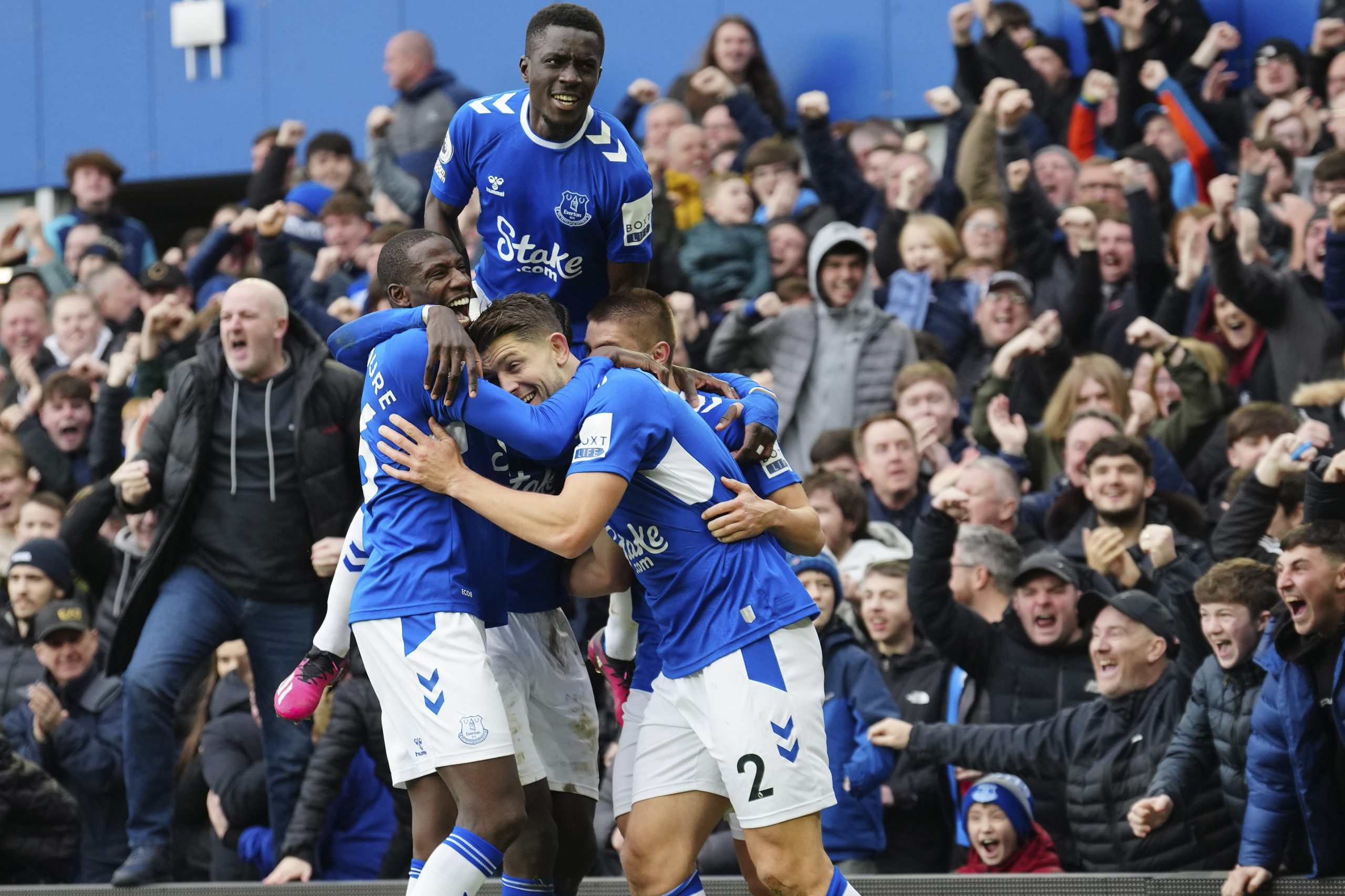 英超|客场意外输糖军 枪手13轮不败告终