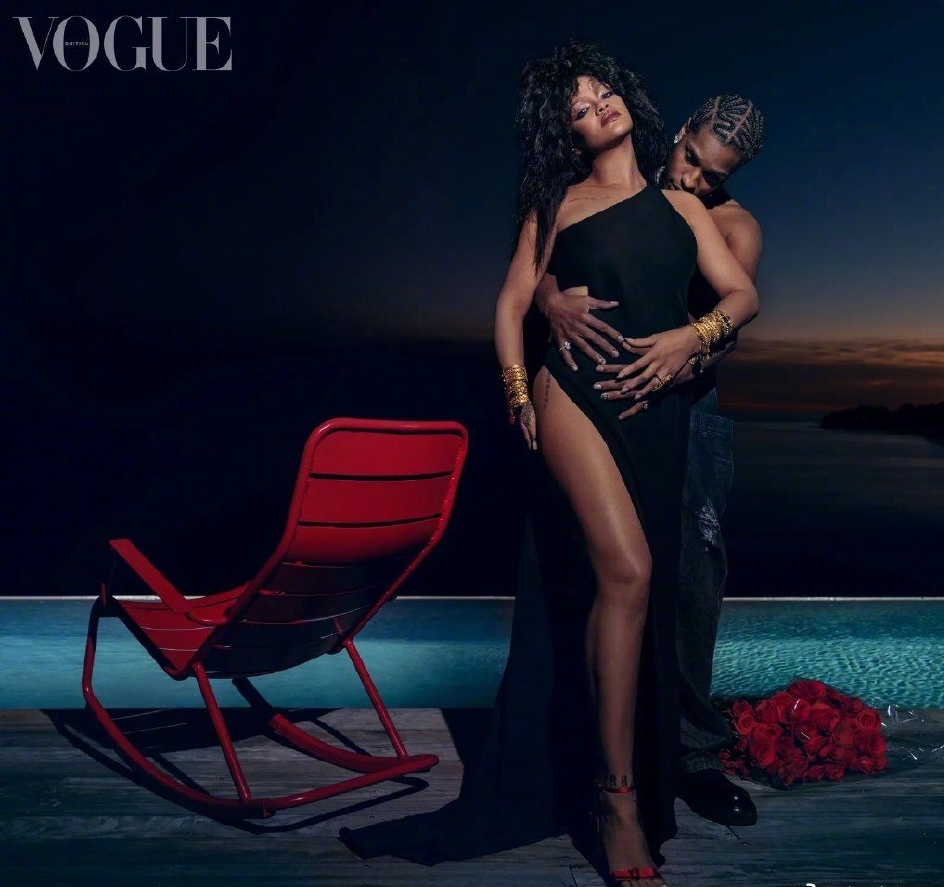 蕾哈娜一家三口登封杂志 公开9个月儿高清萌照