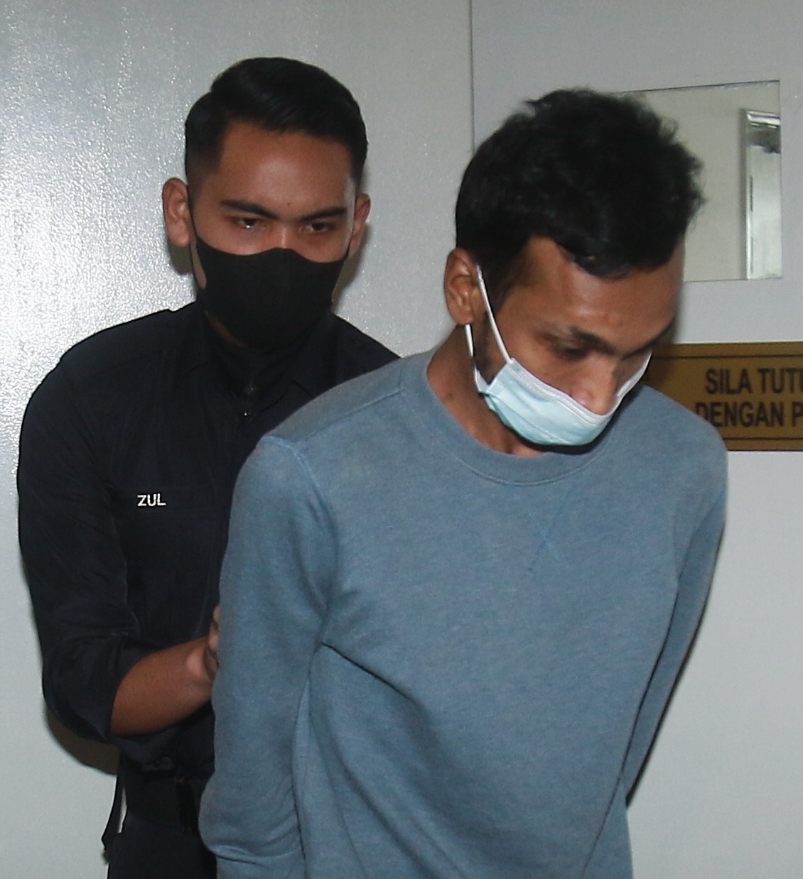 虐待女友6岁女 无业男子被控不认罪