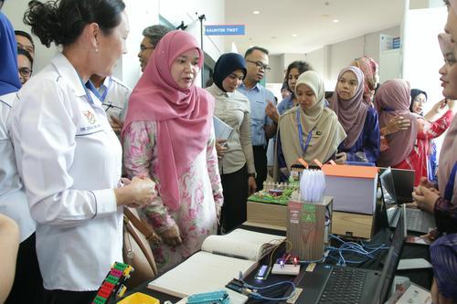 补图//教长:确保真正受惠学校是有迫切需要