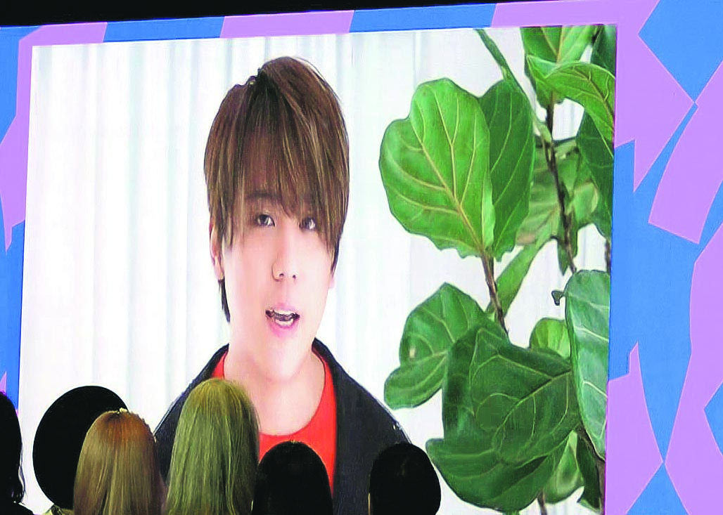 被抓包看低胸性感网美 吕爵安苦笑叹损友靠害