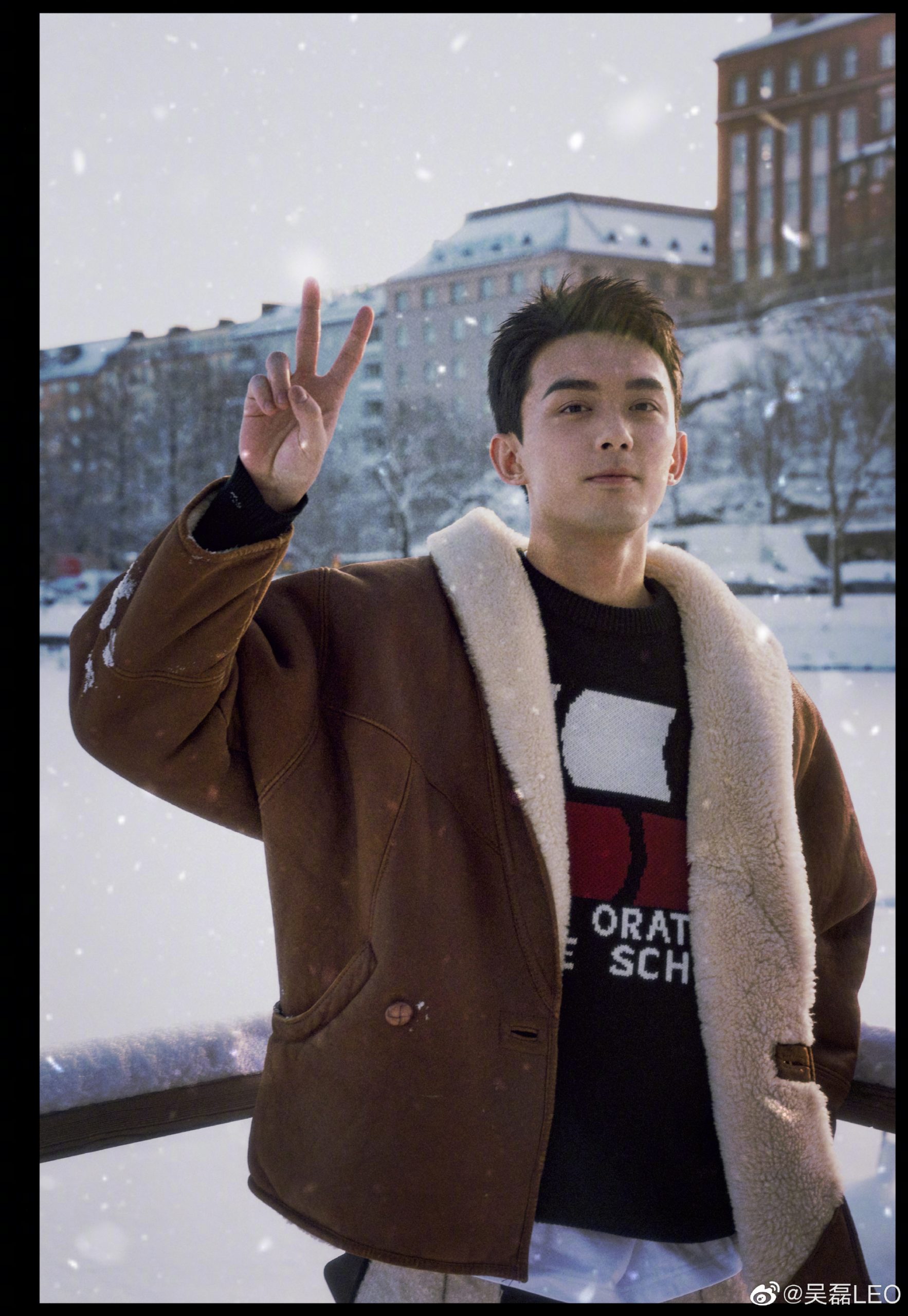 被抓包隔空传情 吴磊赵露思交往3个月?