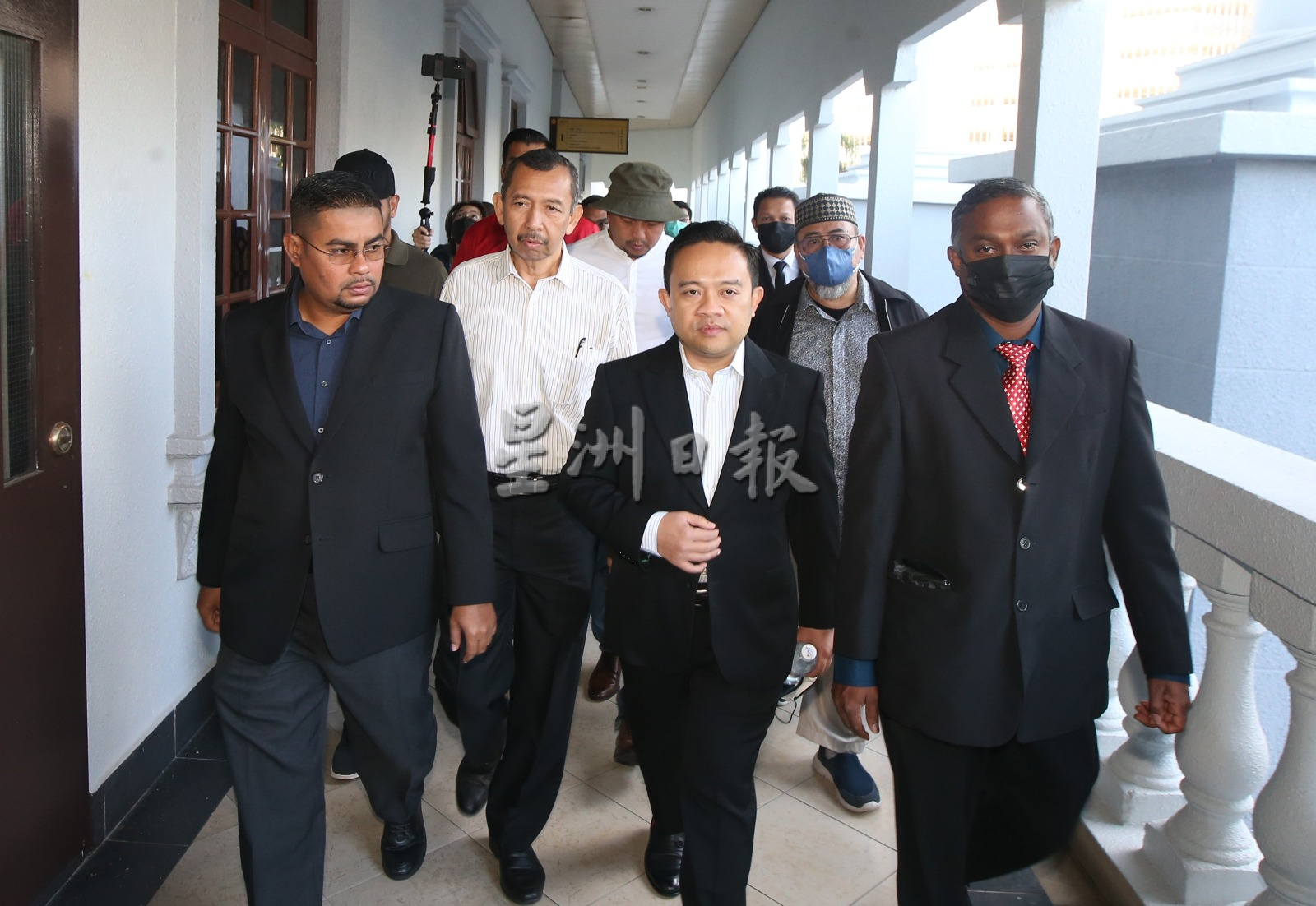 被控受贿700万 旺赛夫不认罪 40万保释