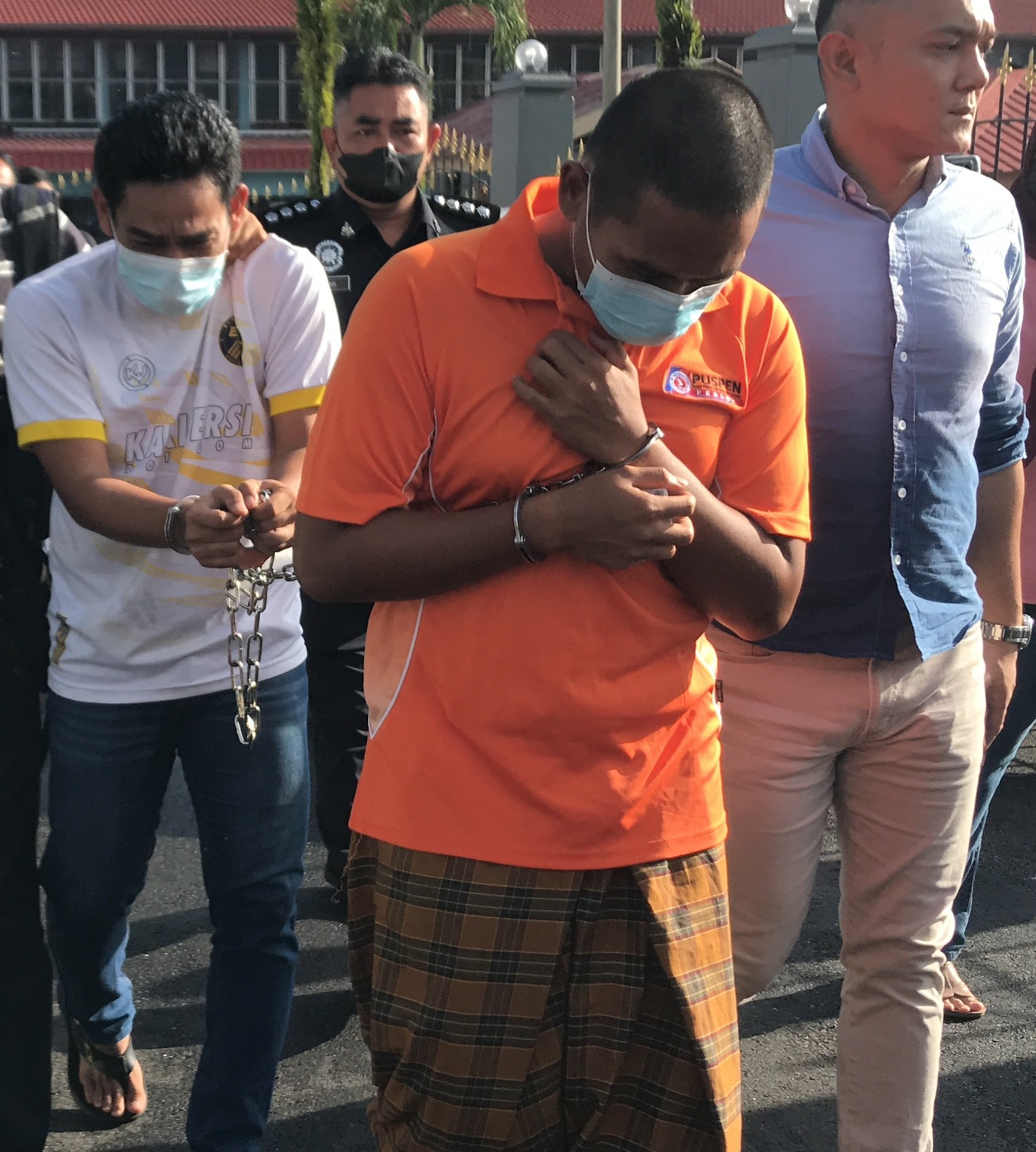 被控谋杀戒毒者 两人被控谋杀