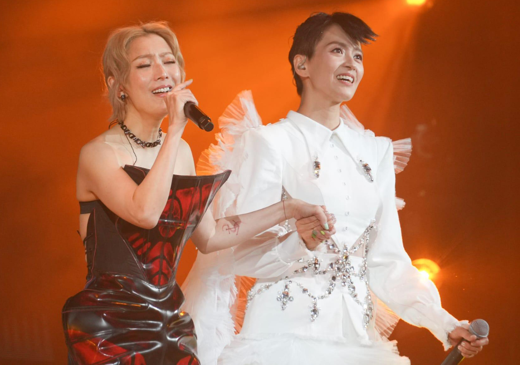 被狠批衣丑唱功差　梁咏琪大气回应