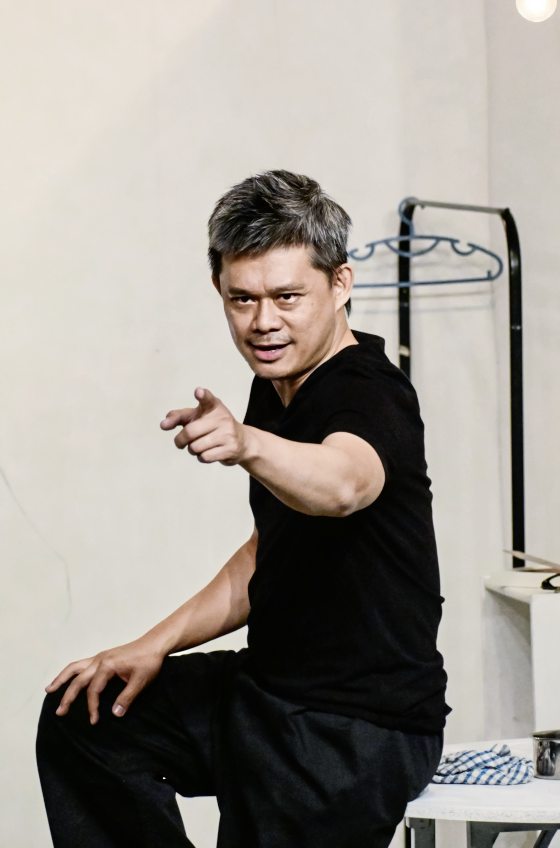 西北孤鸟/活在真空里喝心灵鸡汤的艺术家——《静声》剧评