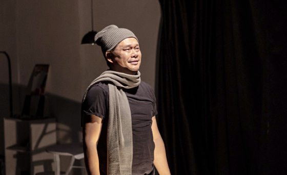 西北孤鸟/活在真空里喝心灵鸡汤的艺术家——《静声》剧评