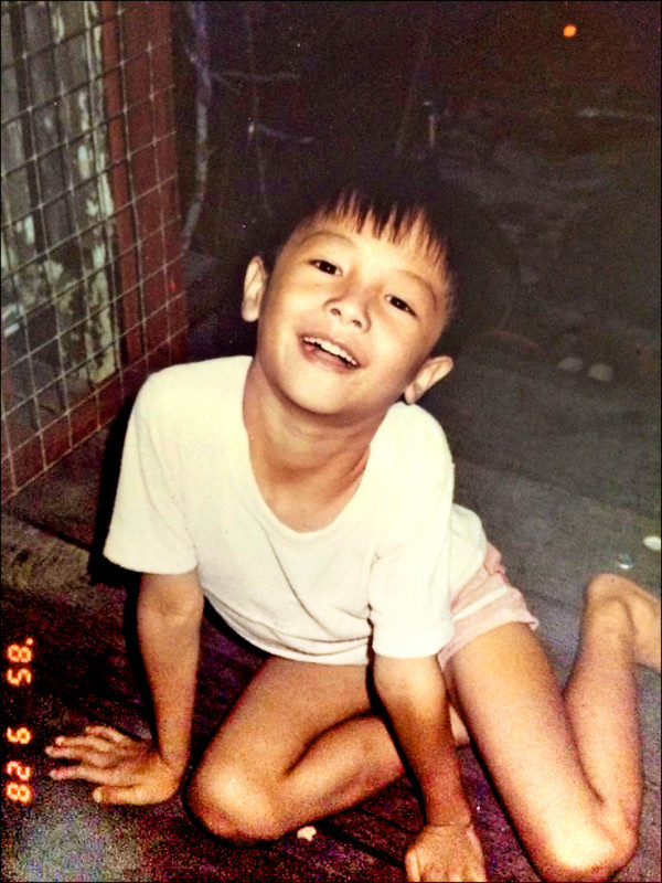 误打误撞进演艺圈 谢佳见笑侃 :真莫名其妙的人生