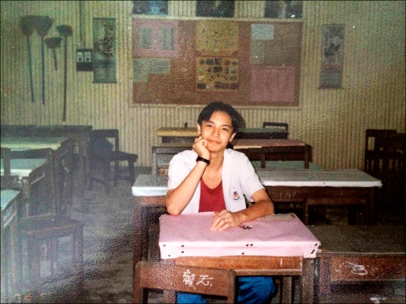 误打误撞进演艺圈 谢佳见笑侃 :真莫名其妙的人生