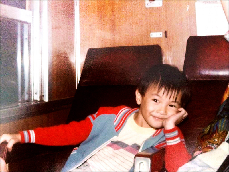 误打误撞进演艺圈 谢佳见笑侃 :真莫名其妙的人生