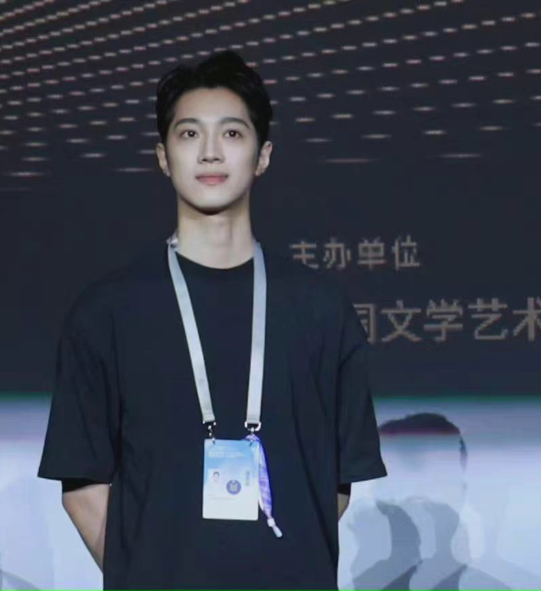 赖冠霖悄报考导演系  执导短片获奖引热议
