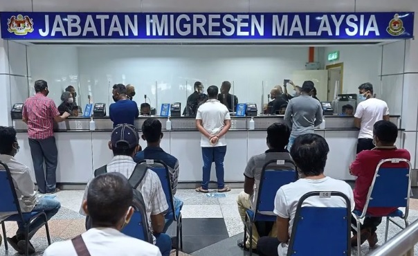 赛夫丁:民众仍可登门办护照 致力确保一天内完成