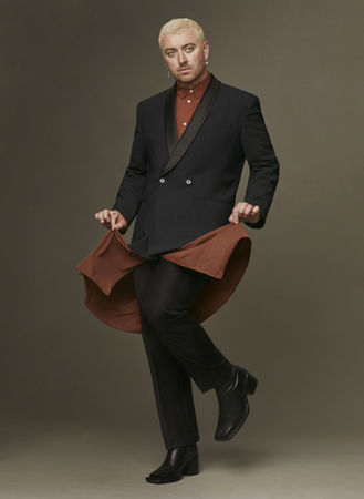 走过被当街辱骂吐口水 森史密夫穿马甲做自己