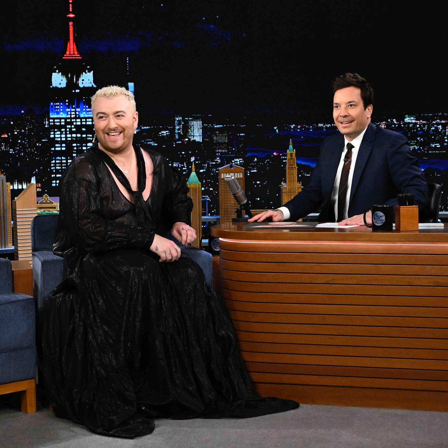 走过被当街辱骂吐口水 森史密夫穿马甲做自己