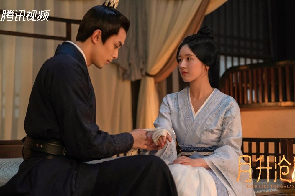 赵露思草莓有毒论曝光 遭批:被认证的文盲