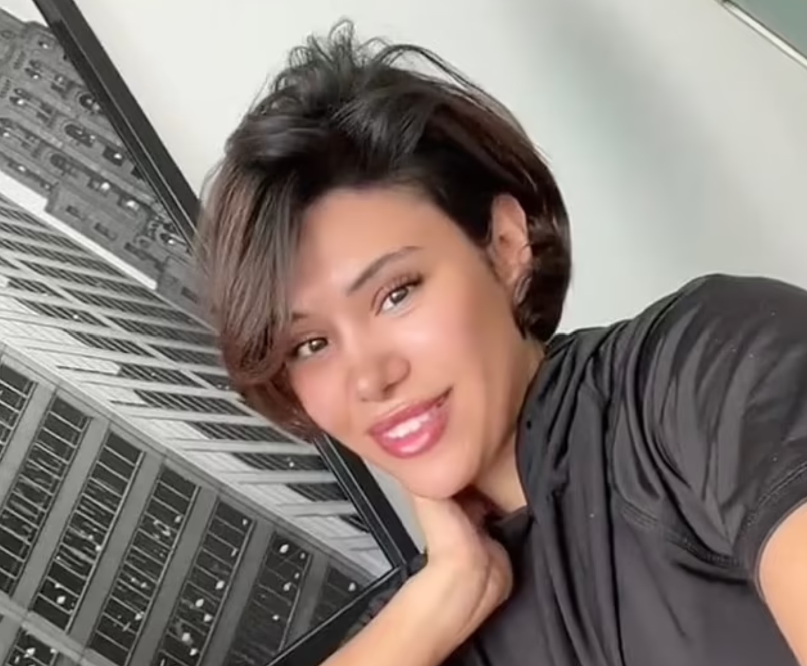 遭兄弟性侵、母设局、父下手“荣誉谋杀” 伊拉克妙龄YouTuber之死引发众怒