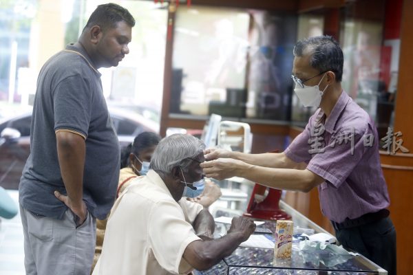 配上合适眼镜,老眼不再昏花