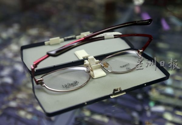 配上合适眼镜,老眼不再昏花