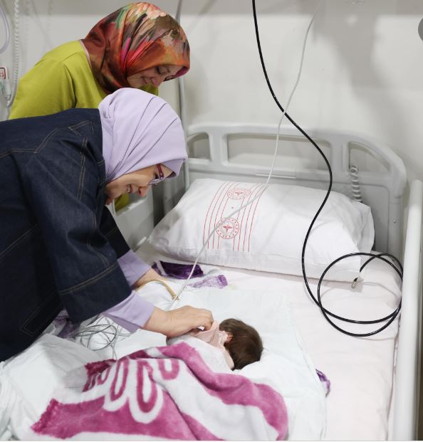 配图  出生20婴儿获救