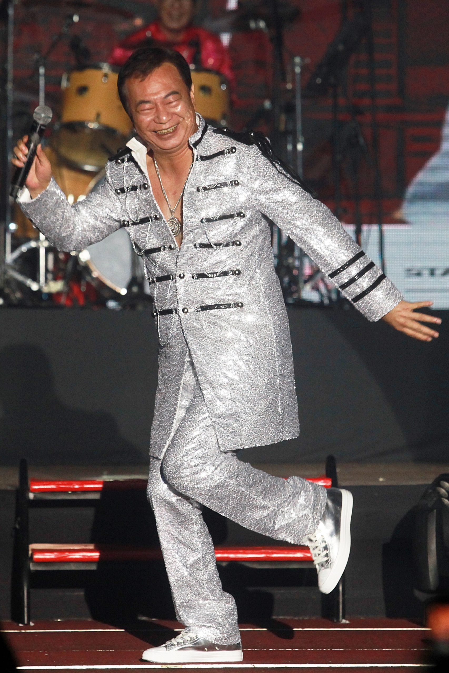 阿灿《笑KING唱》慈善演出唱到“没气” 杨紫琼妈妈献唱1曲筹得10万