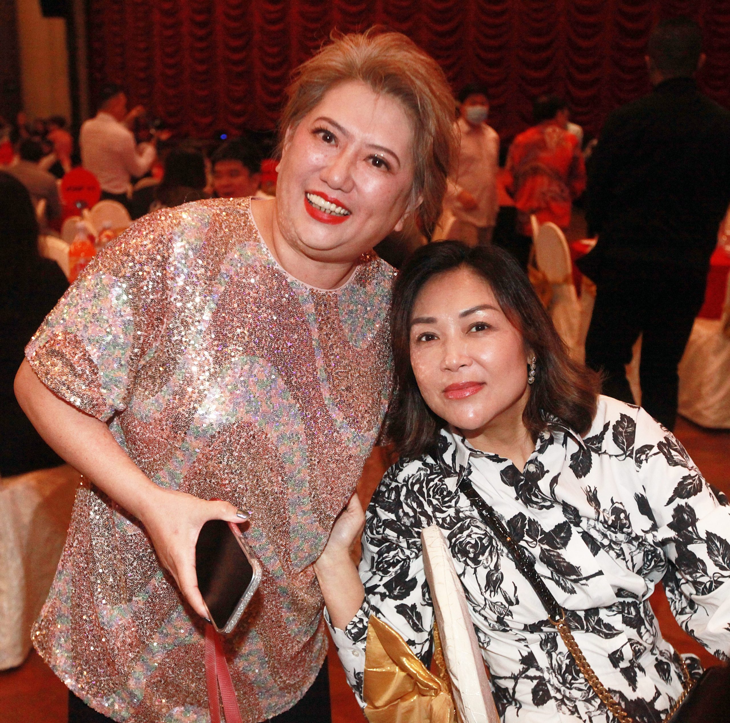 阿灿《笑KING唱》慈善演出唱到“没气” 杨紫琼妈妈献唱1曲筹得10万