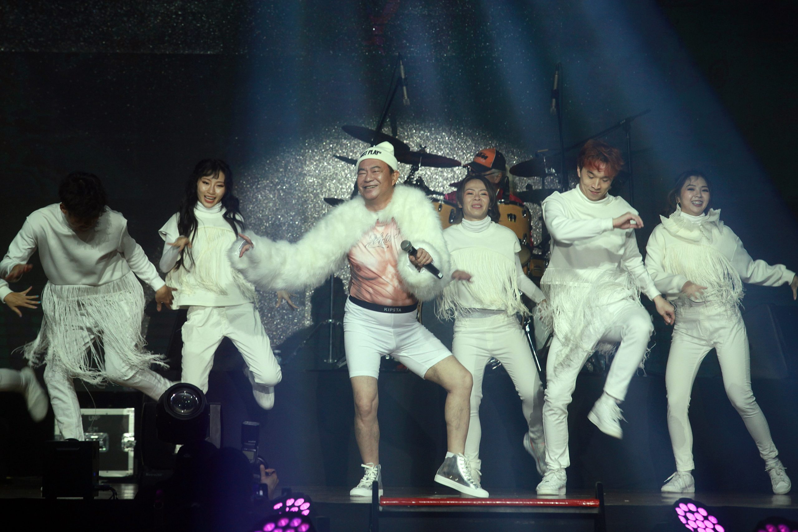 阿灿《笑KING唱》慈善演出唱到“没气” 杨紫琼妈妈献唱1曲筹得10万