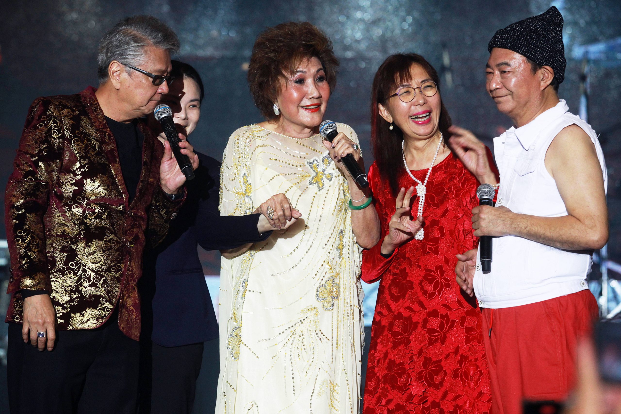 阿灿《笑KING唱》慈善演出唱到“没气” 杨紫琼妈妈献唱1曲筹得10万