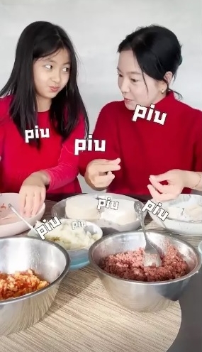 阿雅9岁女儿仙气模样曝光 包饺子竟吃光馅料