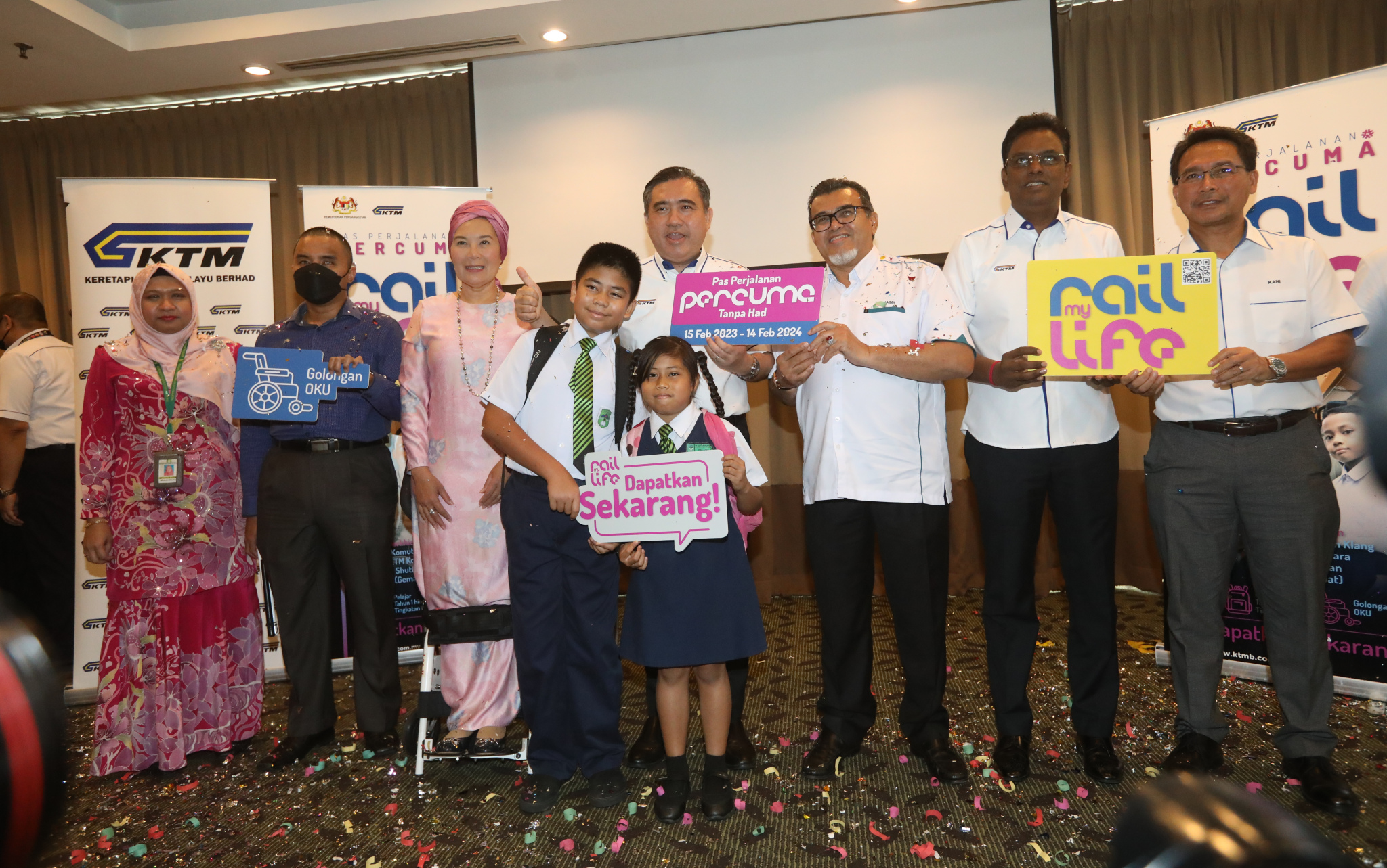 陆兆福文1/2 中小学生、残友无限免费搭电动火车通行证 