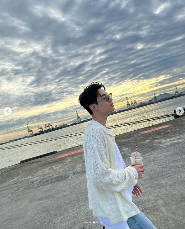 陈乔恩游槟城“带雨” “小太阳”Henry来了见阳光