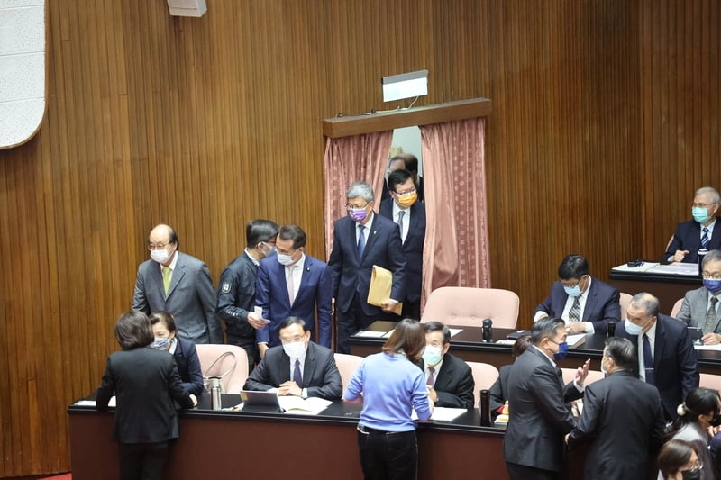 陈建仁首赴立院作施政报告 国民党抵制