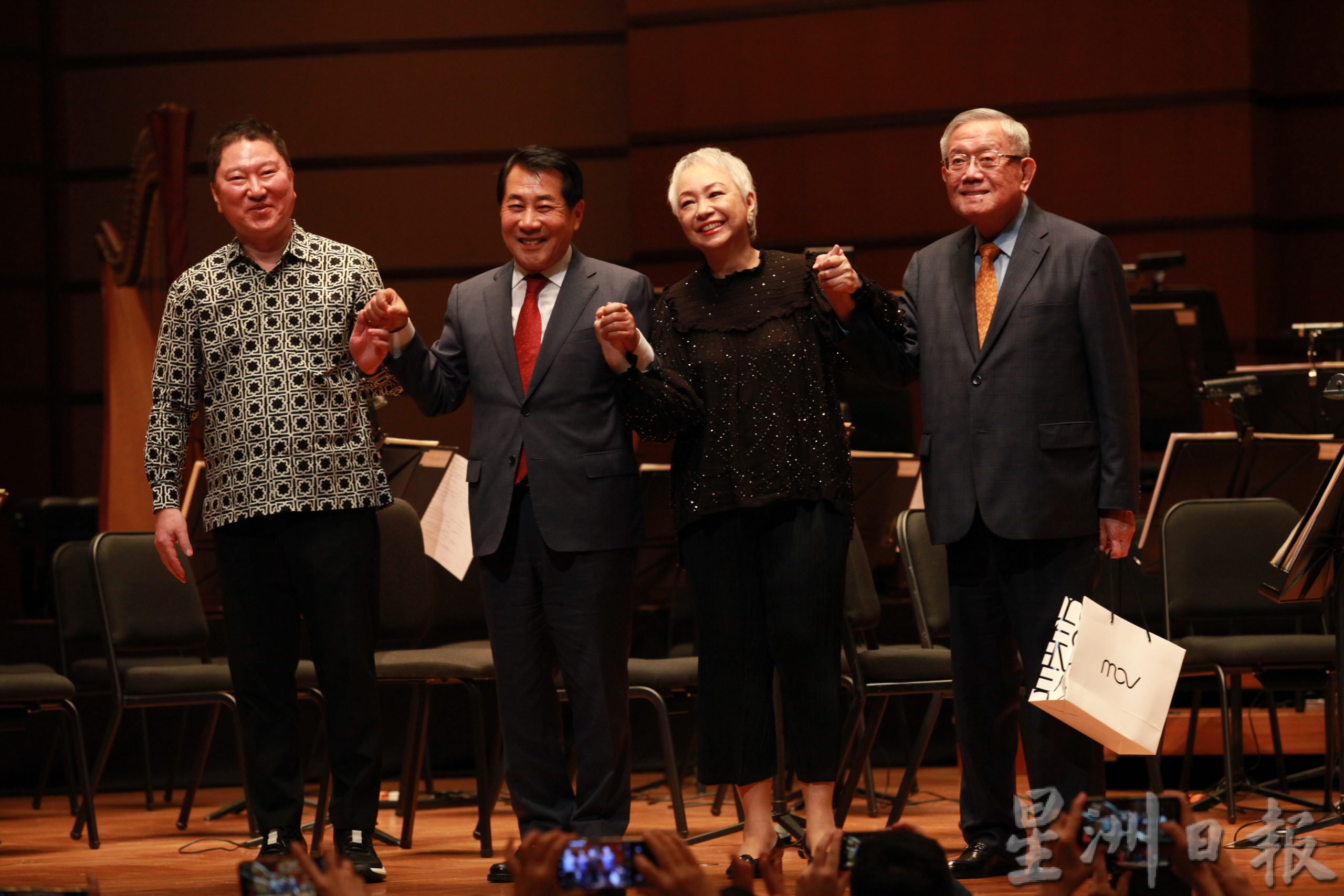 陈秋霞慈善指唱会圆满落幕