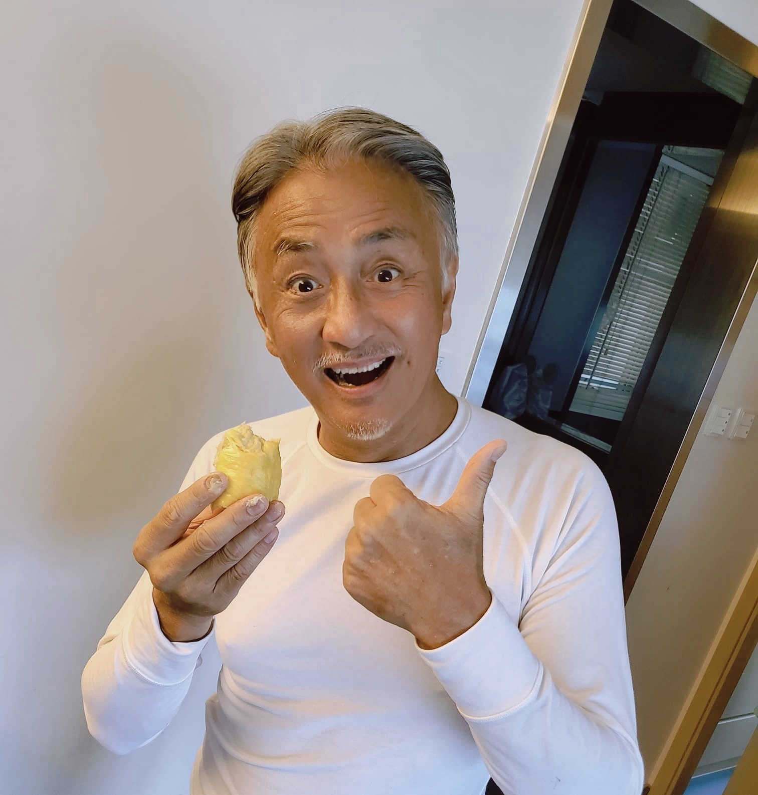 难忍猫山王诱惑？吴岱融二度参演《香江夜。南洋情》	