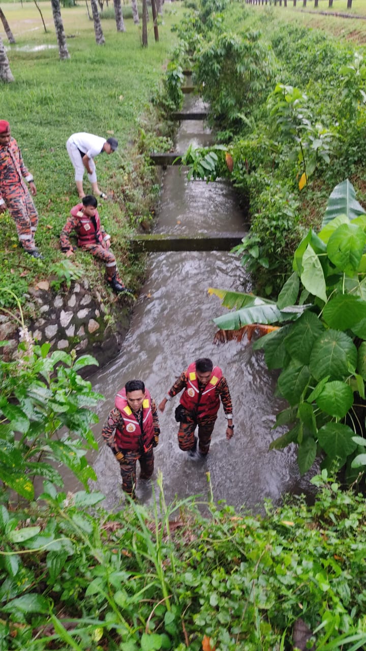 雨后沟渠边玩耍·6岁男童坠沟被冲走