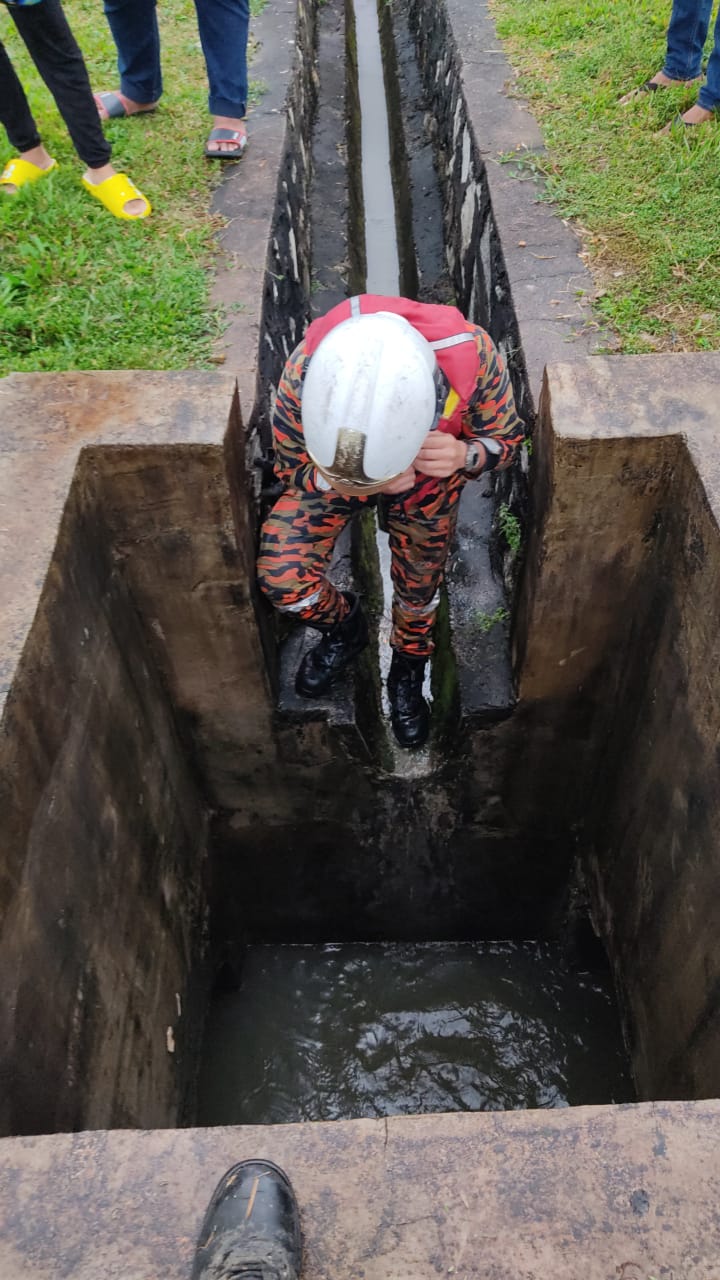 雨后沟渠边玩耍·6岁男童坠沟被冲走
