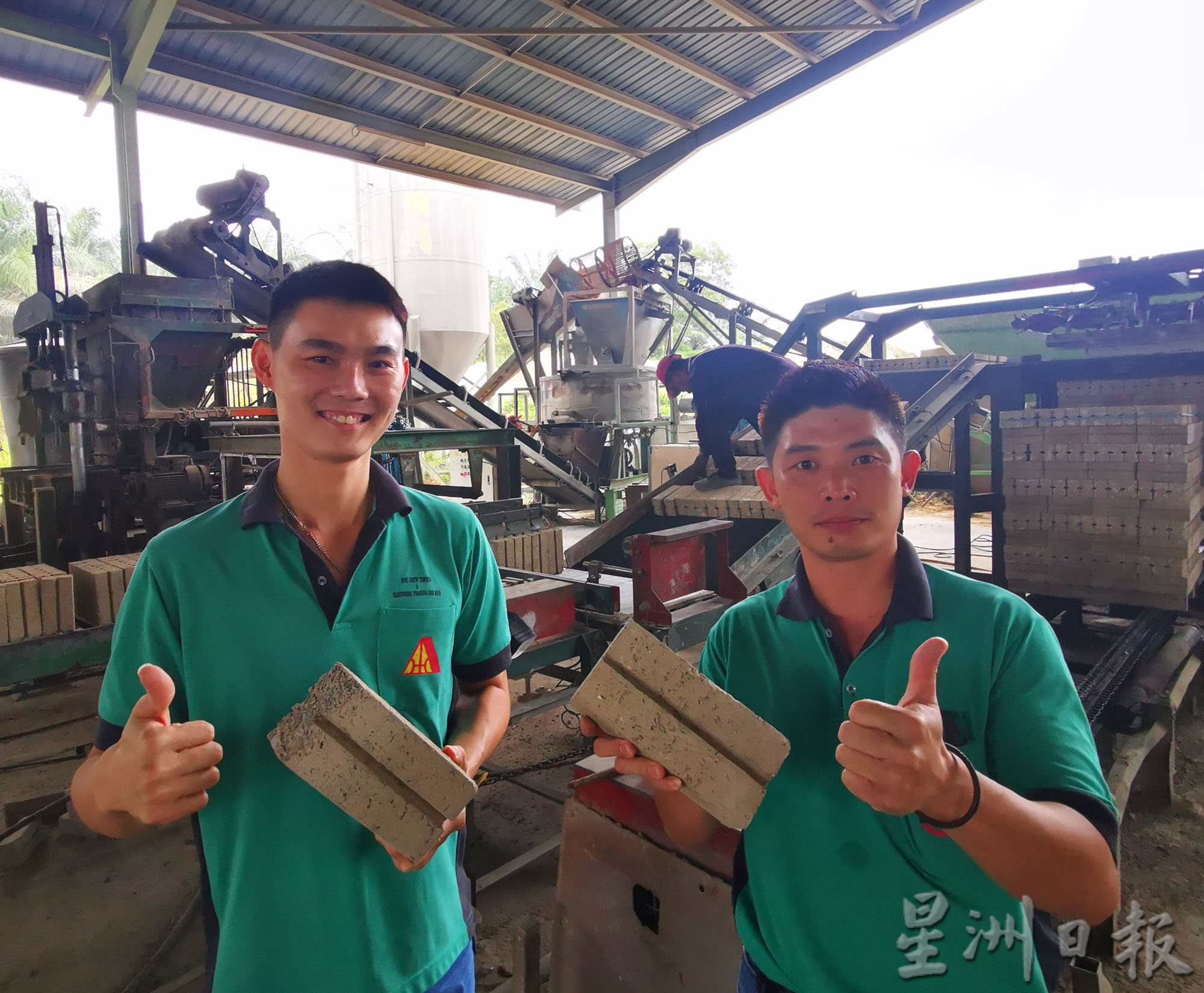 霹:1日见报/封底主文/它的诞生:生产沙砖简易,惟要用对原料,才能保证品质
