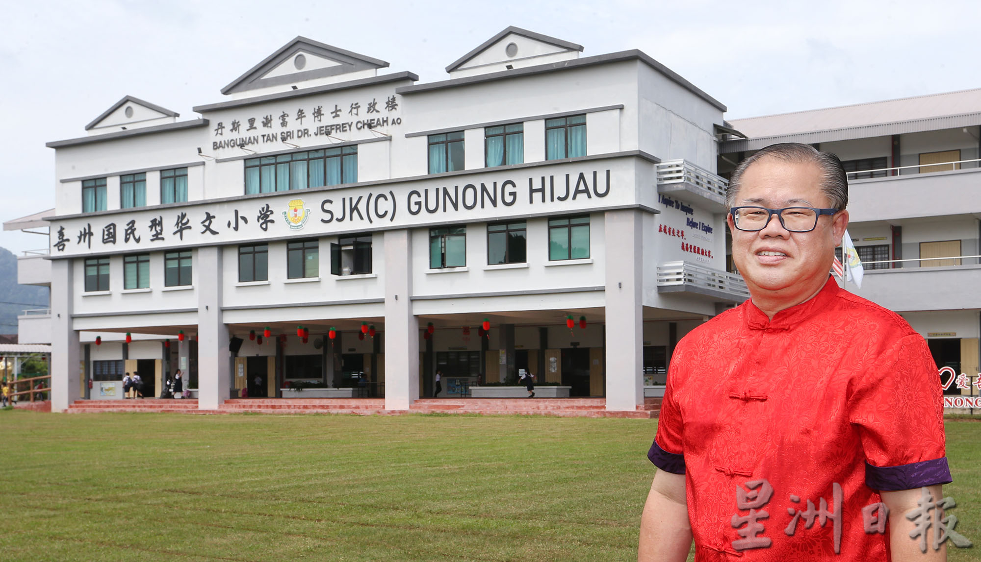 布先喜州华小校长萧志远热爱书法